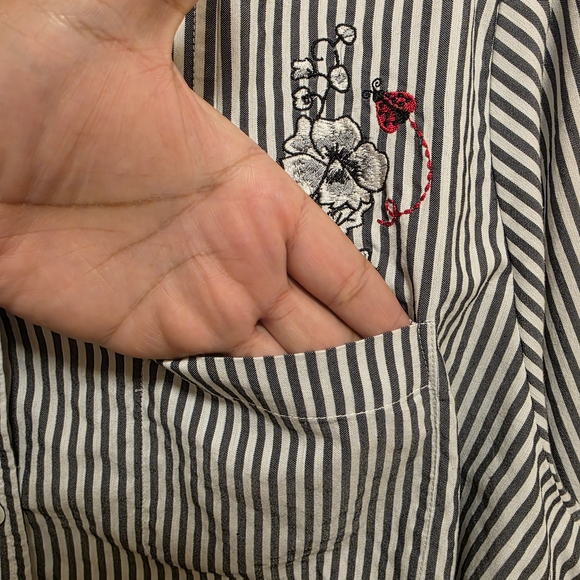 Blair Black and White Striped Shirt With Embroidered Flowers Size 3x - Picture 10 of 11